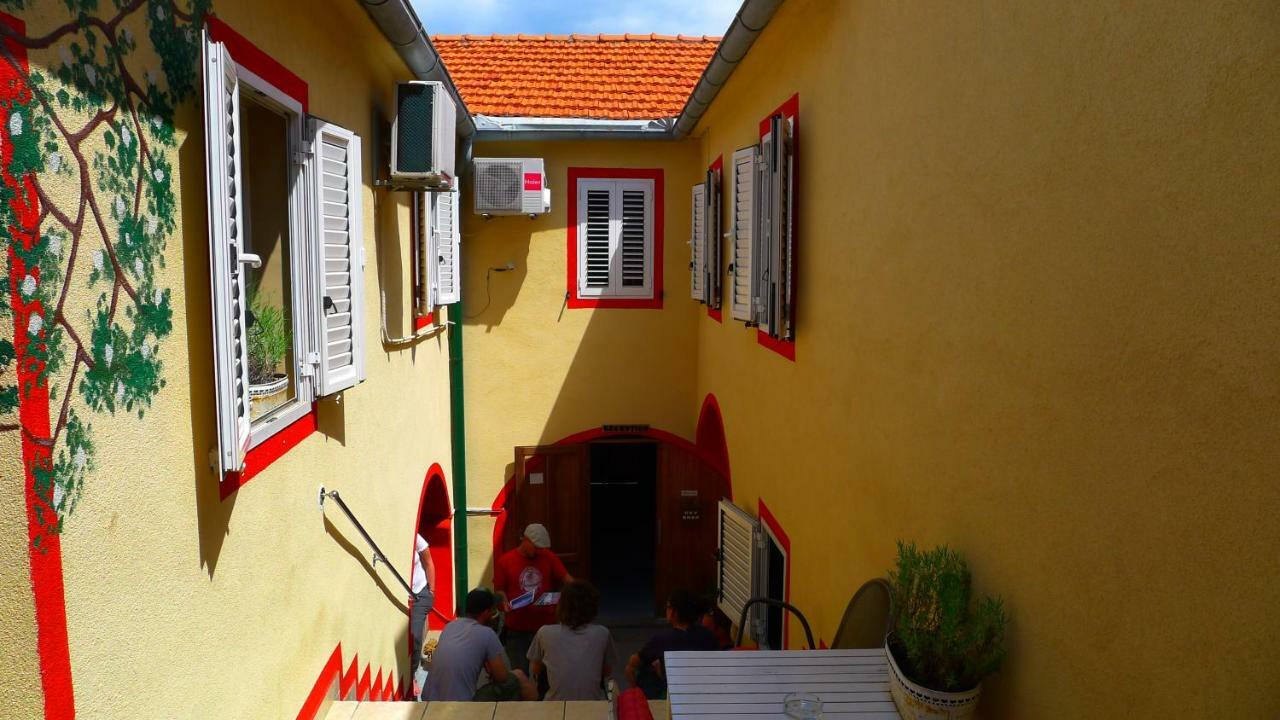 The Mellow Monkey Hostel Zadar Buitenkant foto